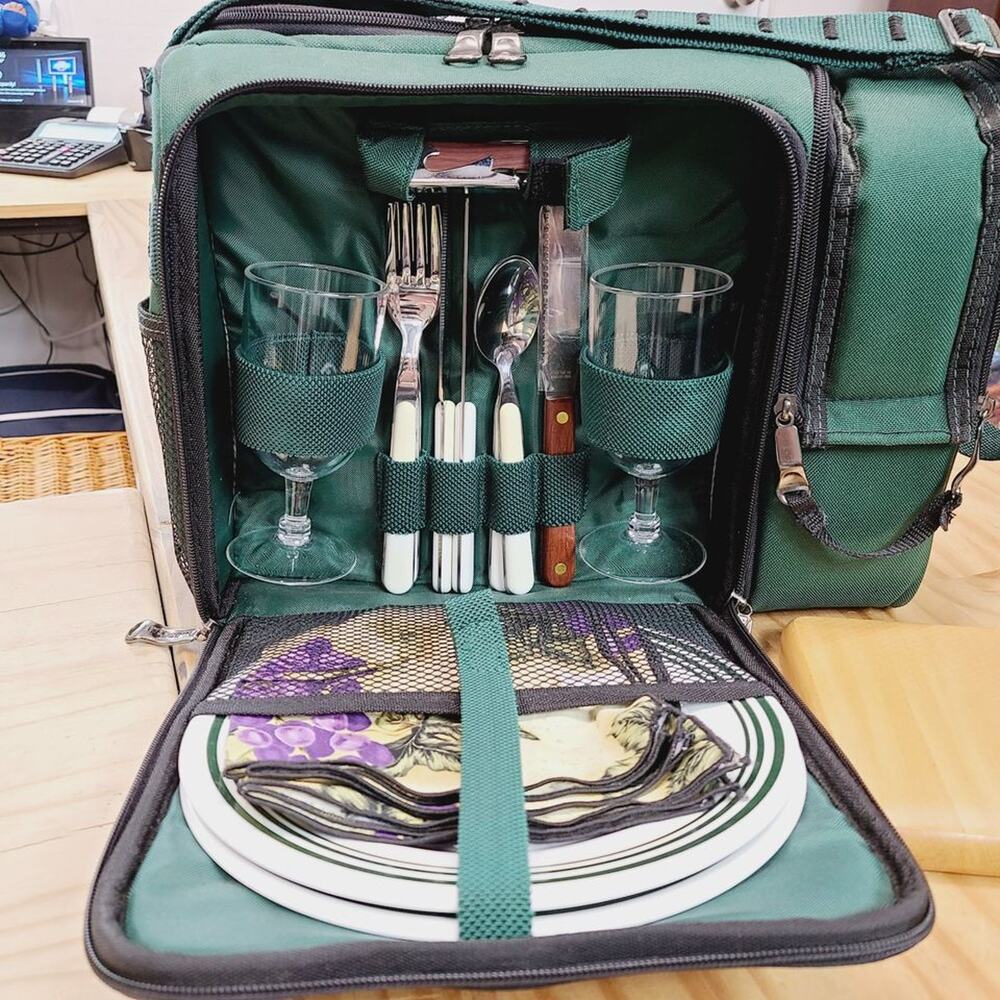 Insulated Picnic Duffle for 2, 'PICNIC TIME' Hunter Green, PRE-OWNED - Picture 2 of 8